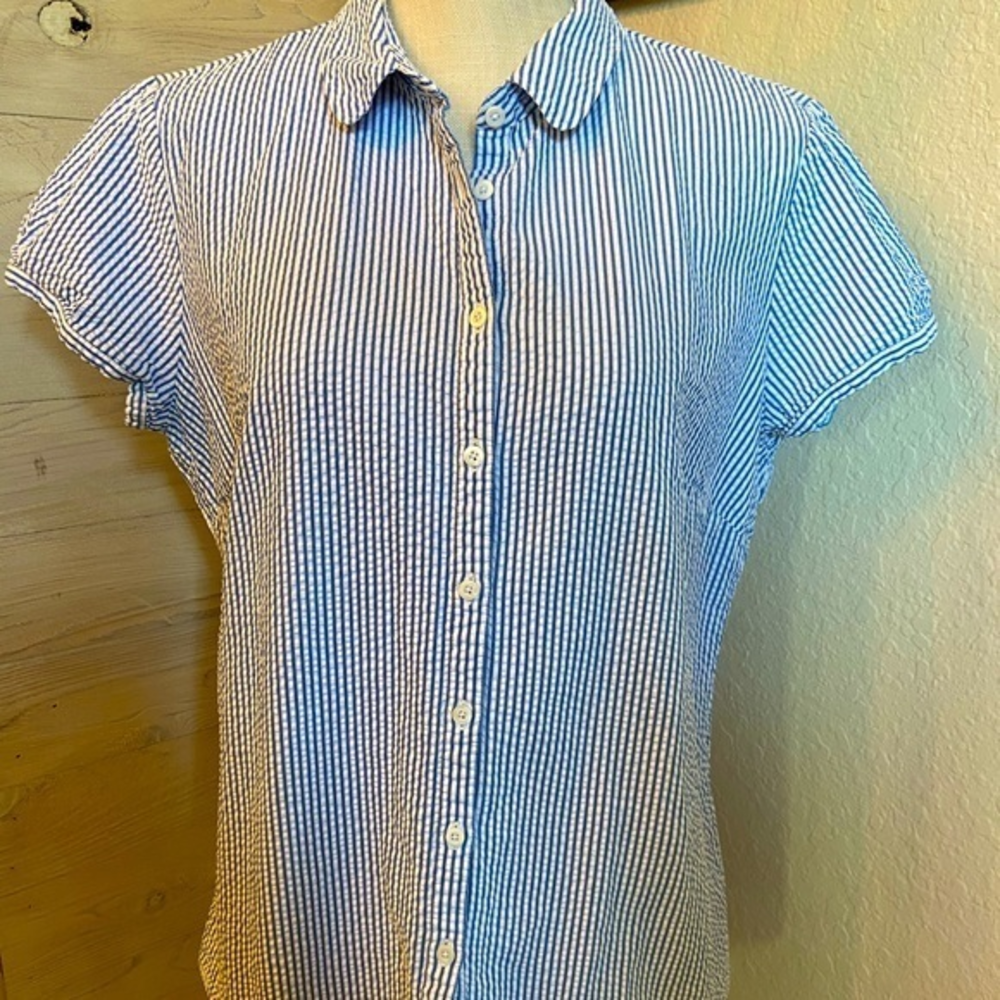 LLBEAN size medium‎ button down blue, white stripes sheer sucker 💯 cotton shirt
